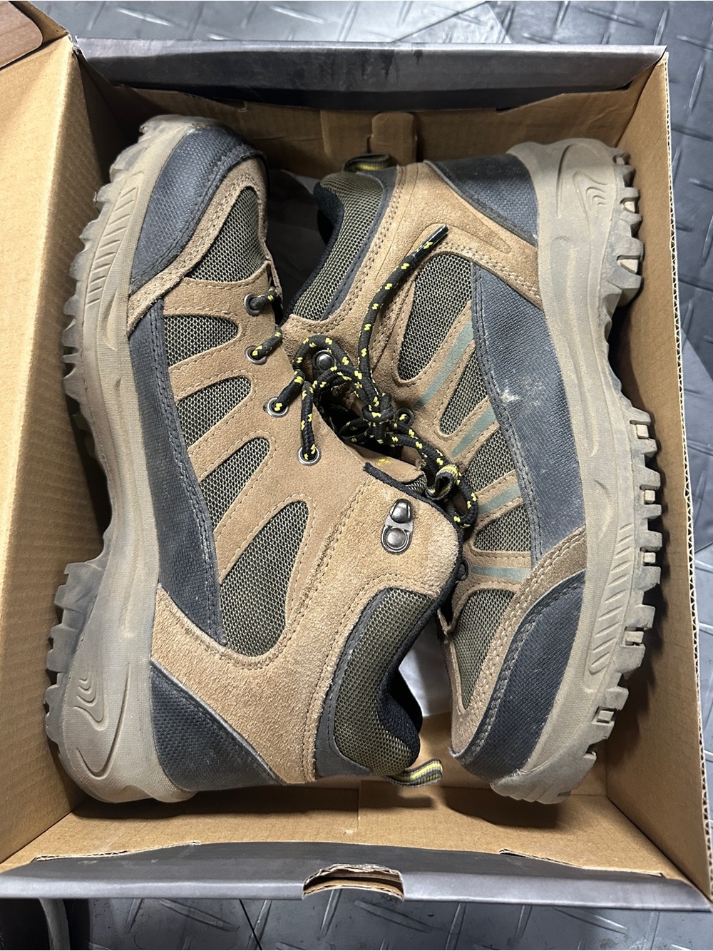 Youth size 7 Hiking boots BearPaw Wildwood Jr. Brown - used once